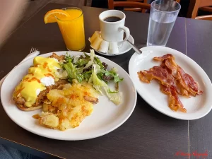 KOS Restaurant breakfast of eggs benedict - bacon on the side