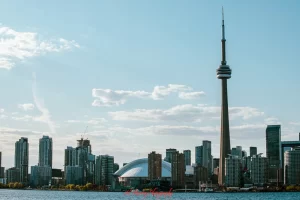 Starting in downtown Toronto, an autumn drive starts heads north to Collingwood (Blue Mountain).