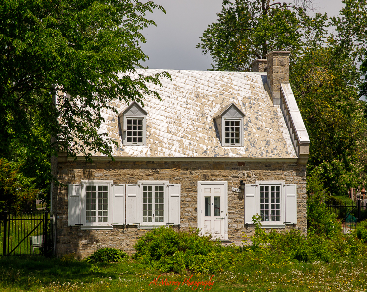 Said to be one of the oldest homes in Montreal (according to the hop-on, hop-off bus guide).  sits along side the oldest seminary. 